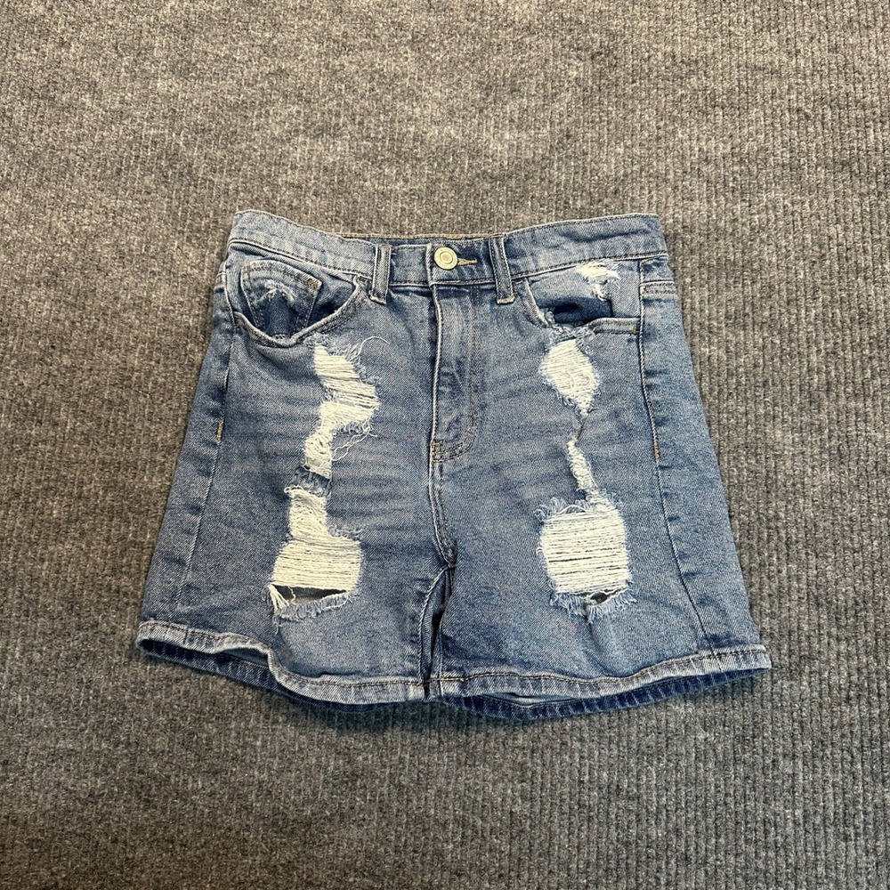SO Vintage Stretch Mom Short 5 Blue Distressed Denim High Rise